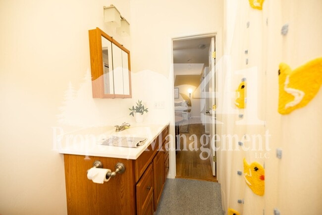 Building Photo - FURNISHED OR UNFURNISHED ADU STUDIO – In-U...