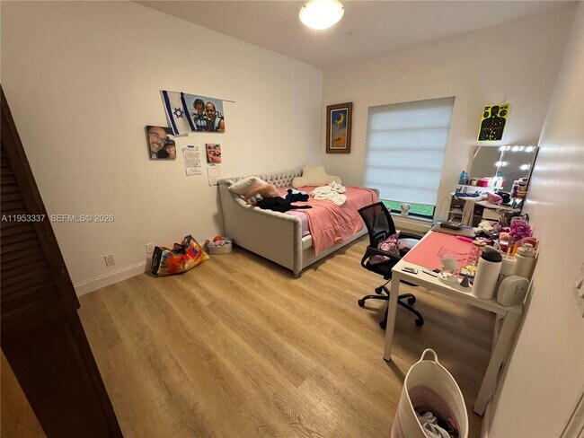 Building Photo - 3911 SW 56th Ct