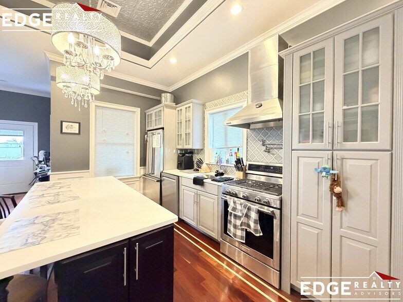 Building Photo - 580 E 3rd St