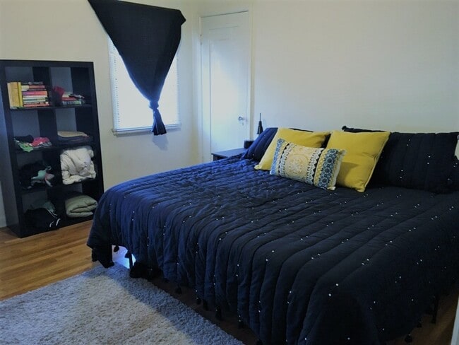 Building Photo - 466 N Orange Grove Ave