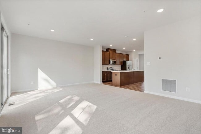 Building Photo - 12711 Cricket Song Wy