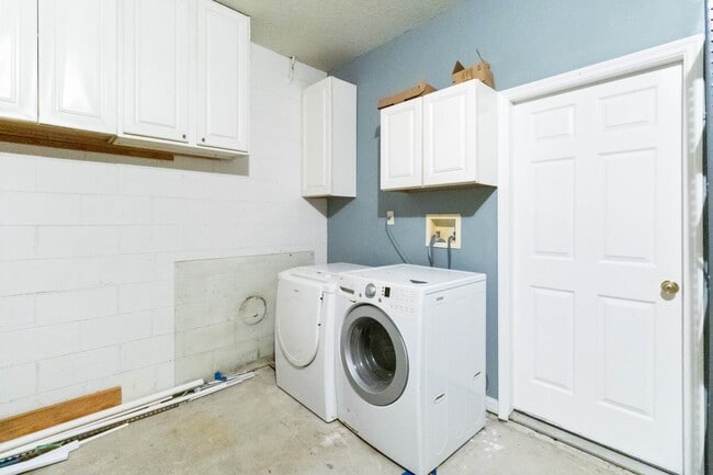 Building Photo - 1755 Delafield Dr