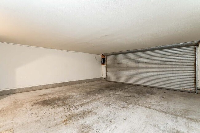 Building Photo - 3874 Paseo de Las Canchas
