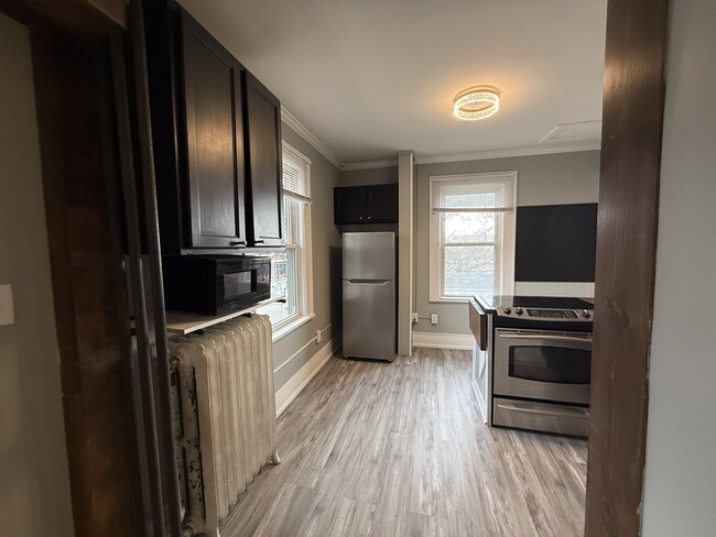 Building Photo - 780 Curfew St