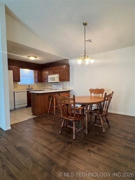 Building Photo - 5727 S Vancouver Ave