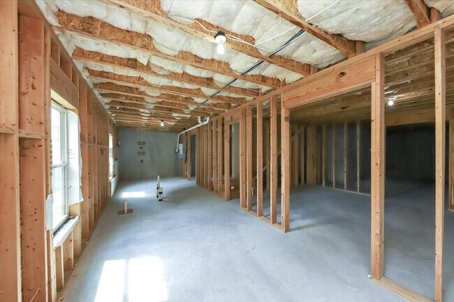 Building Photo - 6059 Cove Park Dr