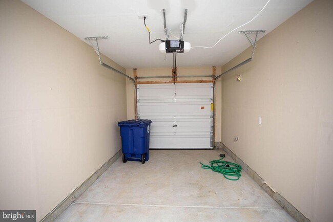 Building Photo - 239 Macoun Way