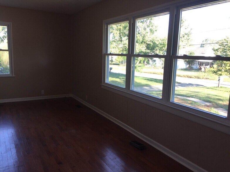 Building Photo - 8520 Garrison Drive