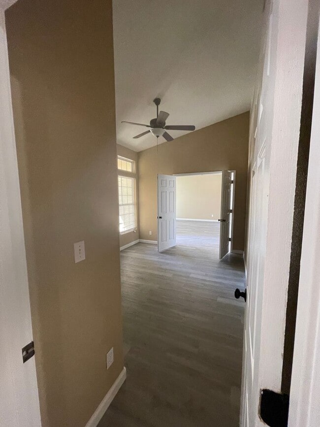 Building Photo - 50% OFF FIRST MONTH'S RENT!! MOVE-IN READY – THIS ONE WILL GO FAST!