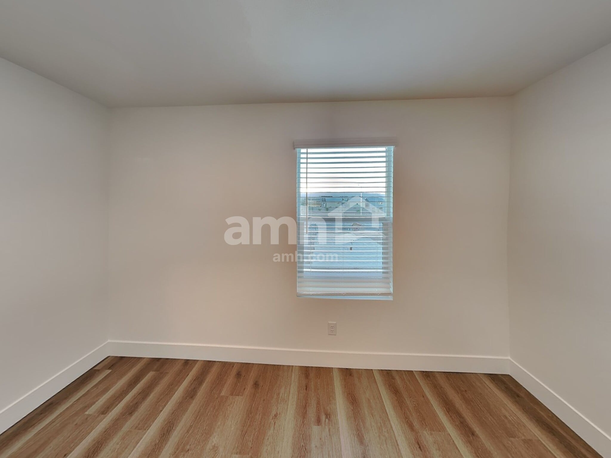 Building Photo - 5871 Vaes Dothrak St