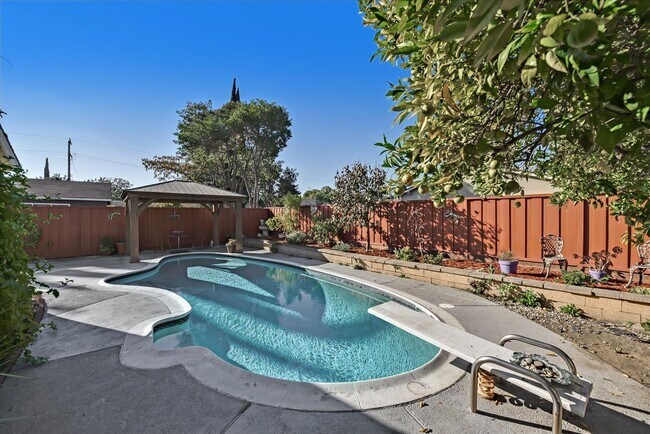 Building Photo - Beautifully Updated Single Family Home with Sparkling Pool