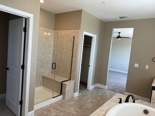 Building Photo - Newer Modern 4 Bedroom 3.5 Bath w/ Bedroom...