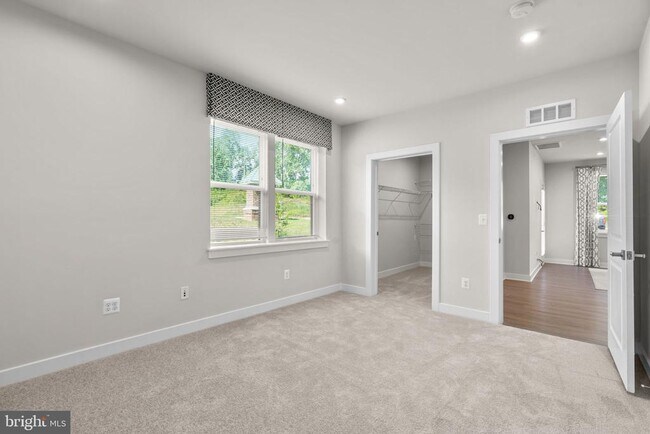 Building Photo - 10421 Resort Road