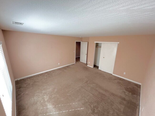 Building Photo - 6001 Jefjen Way