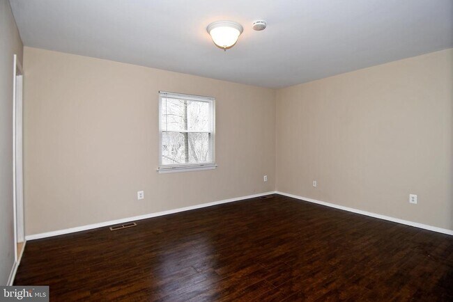 Building Photo - 1209 Marton St