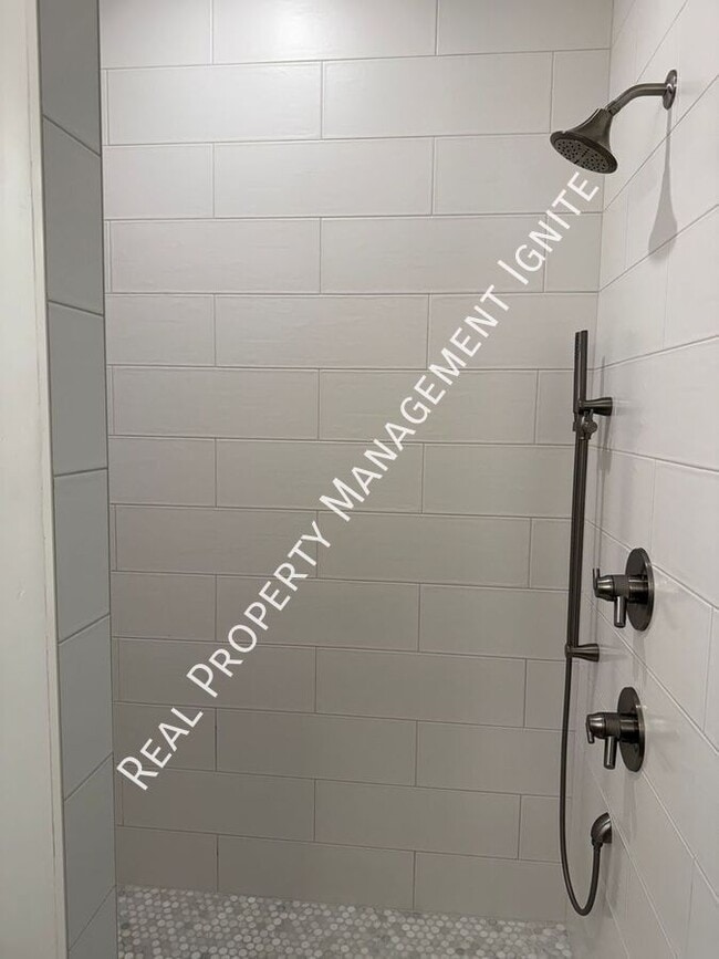 Building Photo - 2242 NW Reserve Camp Ct