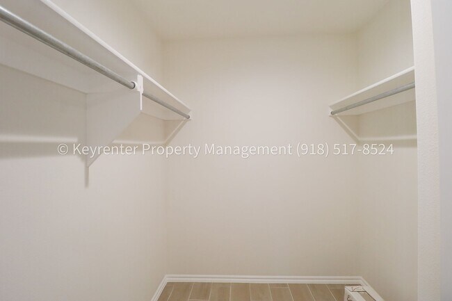 Building Photo - 3 Bed | 2 Bath in Owasso!