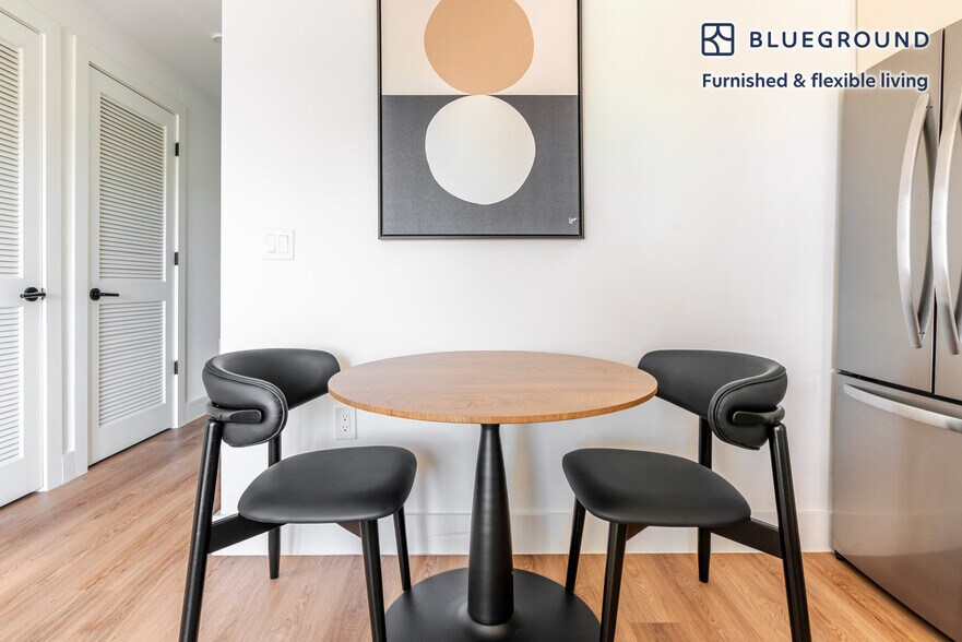 Building Photo - 716 L St SE