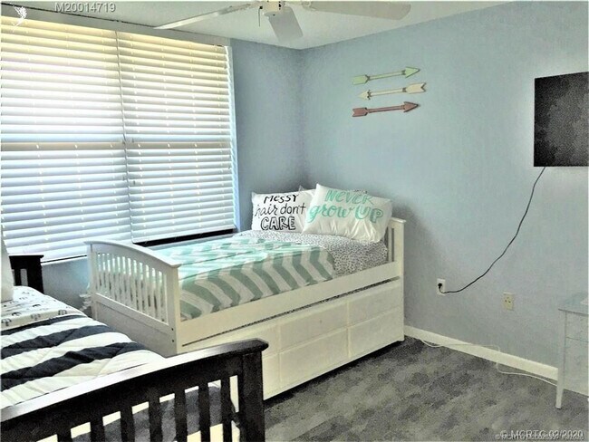 Building Photo - 9900 S Ocean Dr