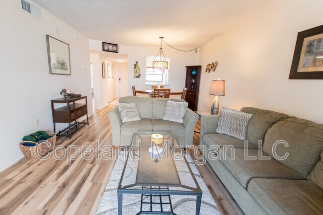 Building Photo - 1000 Cove Cay Dr