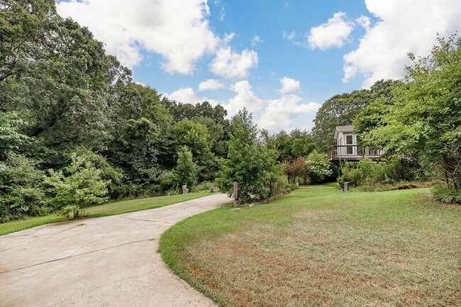 Building Photo - 2603 Hog Mountain Rd