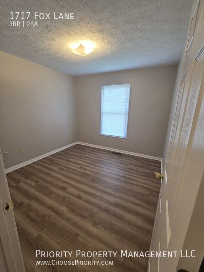 Building Photo - 1717 Fox Ln