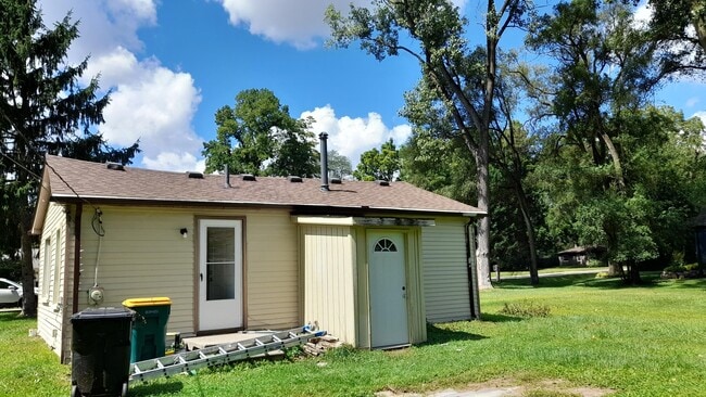 Building Photo - 23362 Springbrook Dr