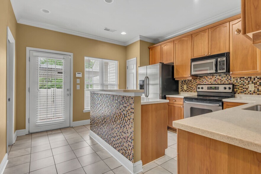Building Photo - 4316 Summercrest Blvd