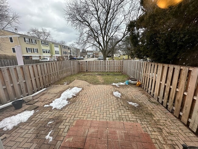 Building Photo - 1919 Finchley Ct