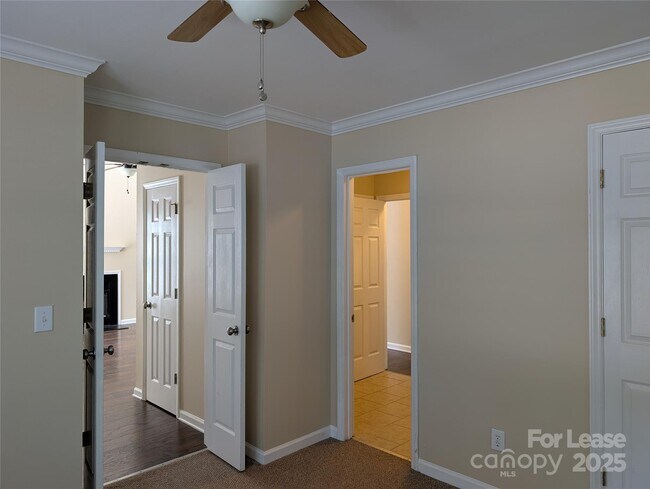 Building Photo - 125 Foxglove Dr