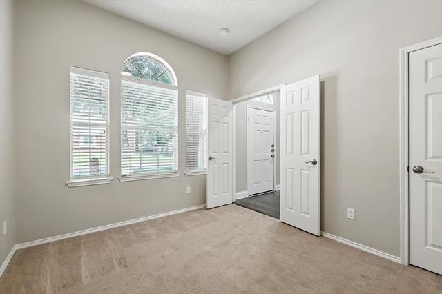 Building Photo - 2502 Blue Holly Dr