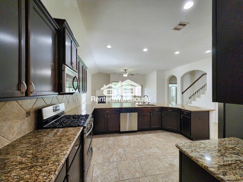 Building Photo - 4515 Greenleaf Dr