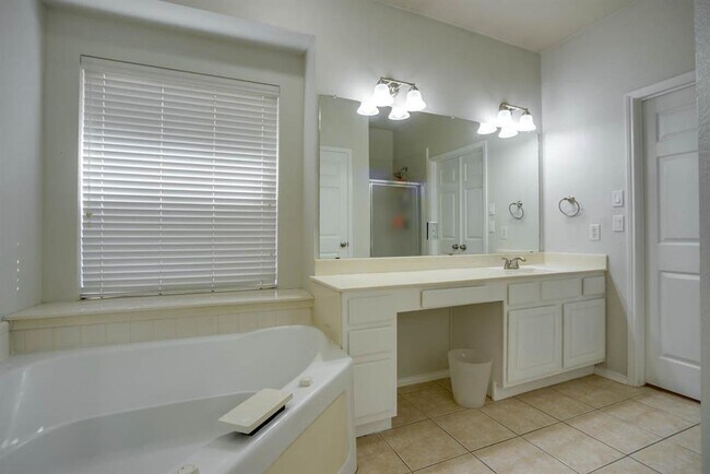 Building Photo - 2617 Black Canyon Dr