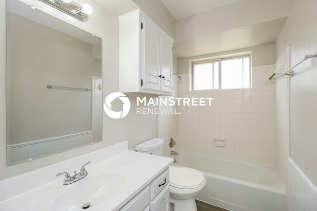 Building Photo - 3 Bedroom Pet-Friendly Home in YUKON, OK with Main Street Renewal