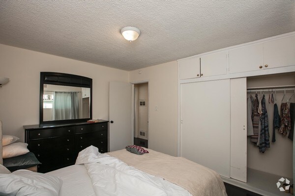 Building Photo - 2328 Virginia Ave