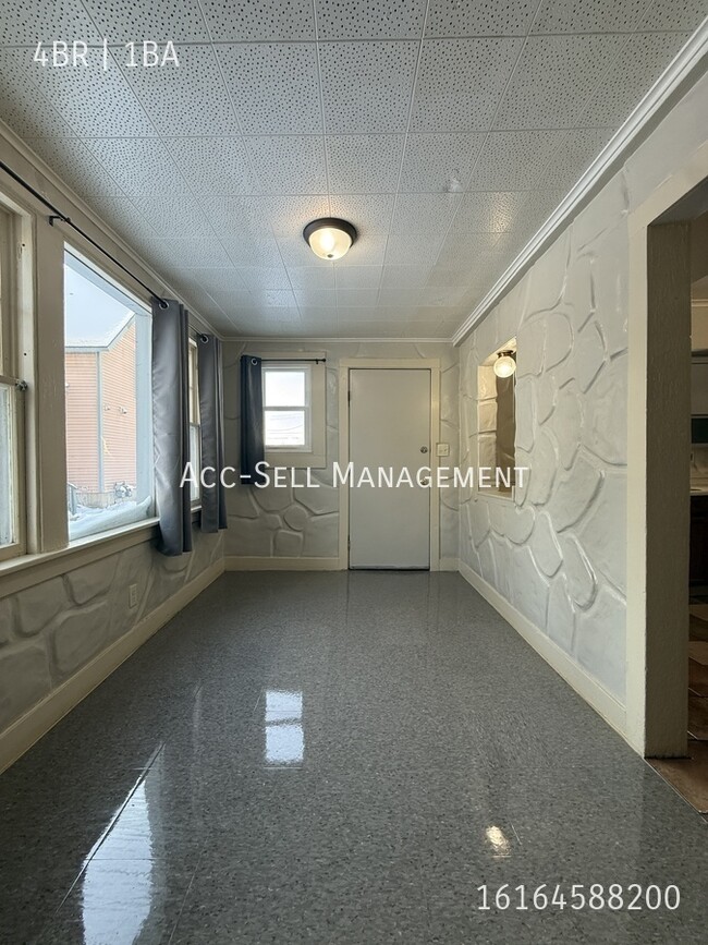 Building Photo - 106 Haifley Pl SE