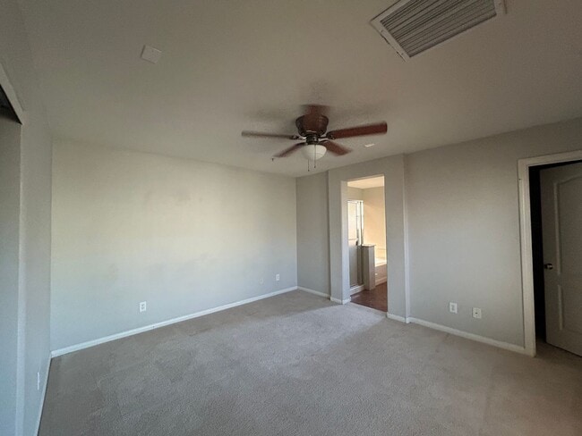 Building Photo - Great Henderson property