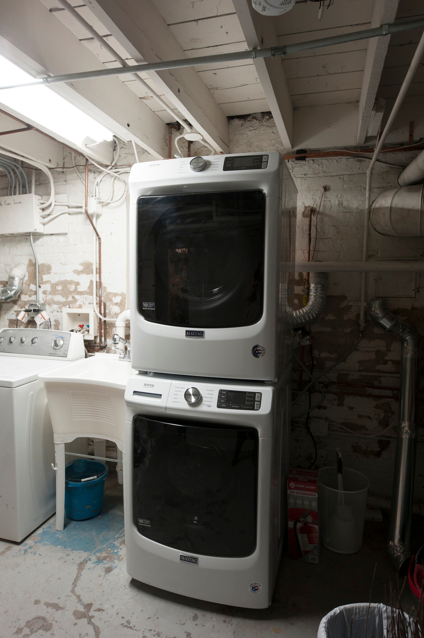 Shared laundry in building: two washers, two dryers. Laundry included in rent. - 2250 W Addison St