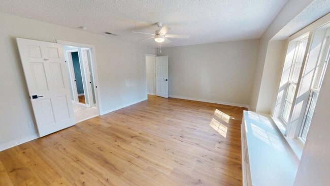 Building Photo - 171 Longwood Dr