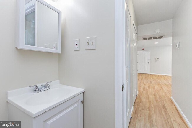 Building Photo - 5009 D St SE