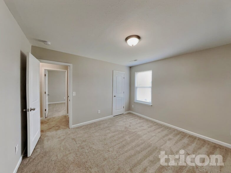 Building Photo - 6800 Lakinsville Ln