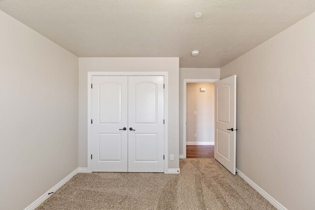 Building Photo - Stunning 3 bed 2 bath Condo in Pleasant Grove