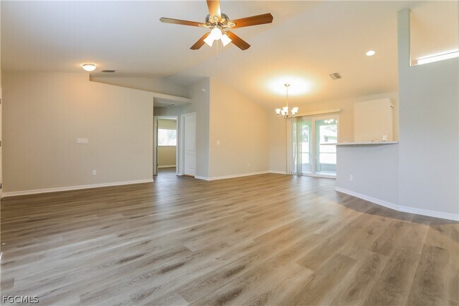 Building Photo - 2702 Nellie Ln