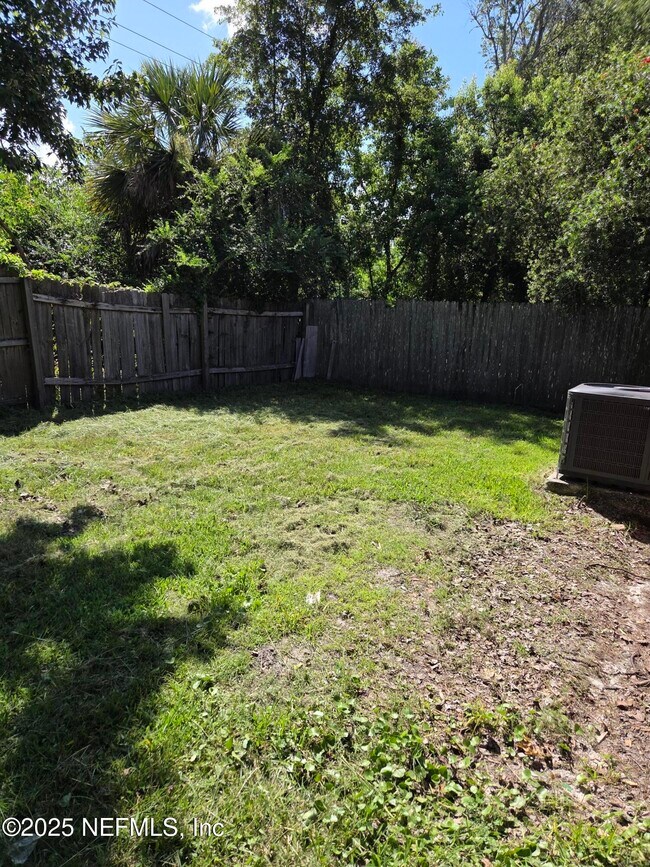Building Photo - 1681 Dogwood Cir
