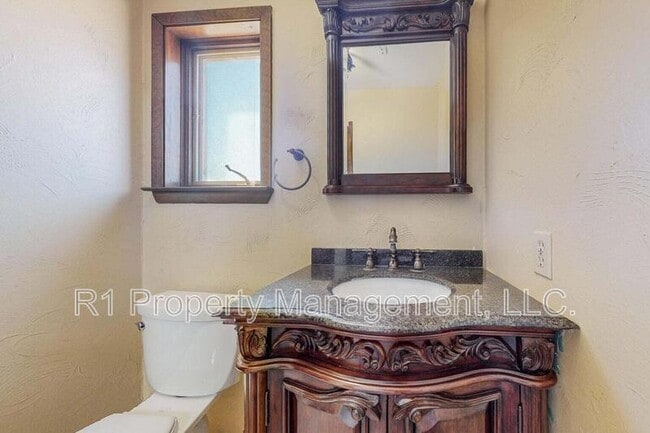 Building Photo - 501 Calle del la Angel