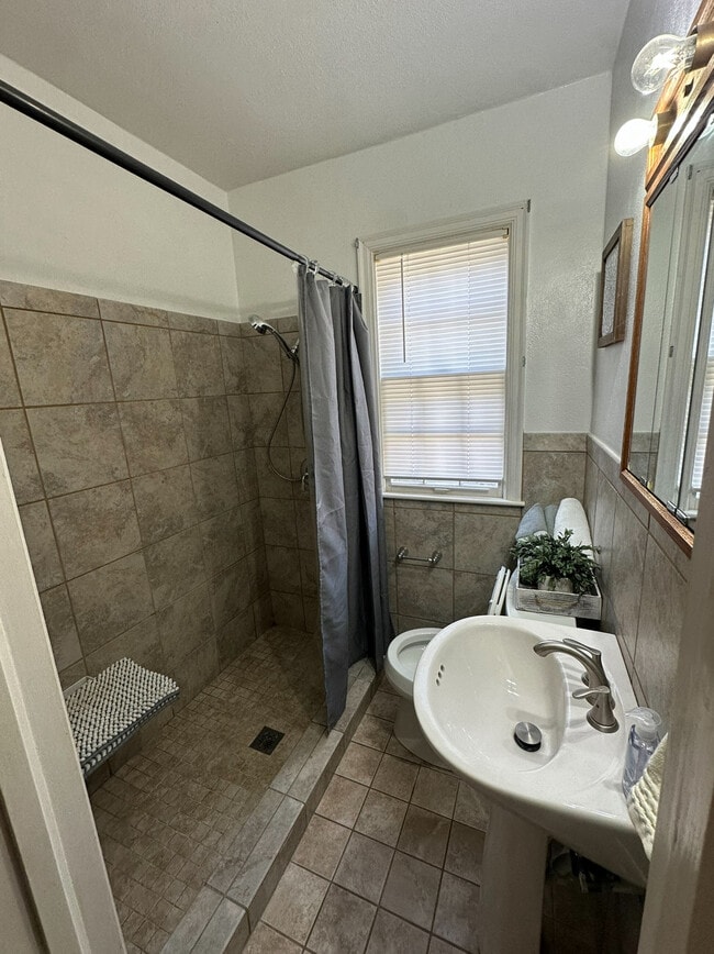 Building Photo - 1223 26th St