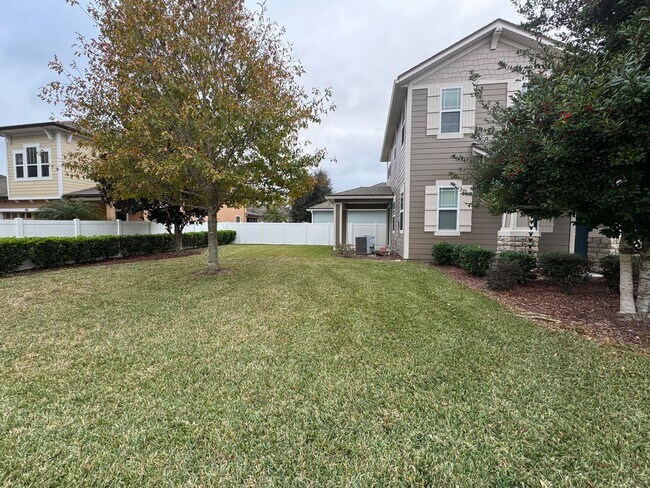 Building Photo - Move in Ready! Four Bed Three Bath Two Story Home. Pet Friendly. Amenities. Garage. Washer/Dryer....