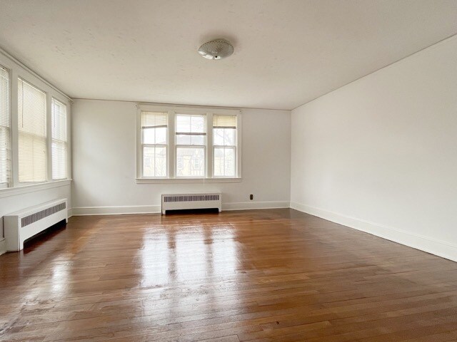 Building Photo - 33 Sand St