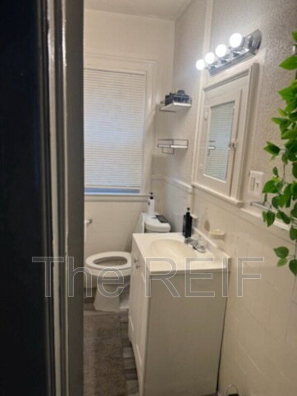 Building Photo - 4400 Buckingham