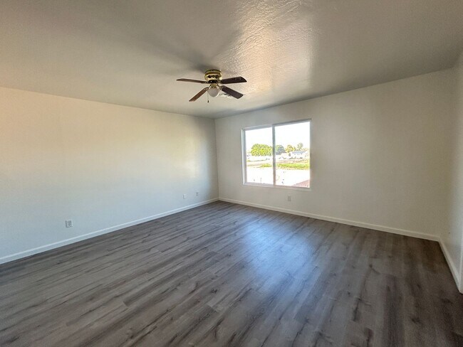 Building Photo - Stunning 4 Bedroom Remodel in Harbor Shores